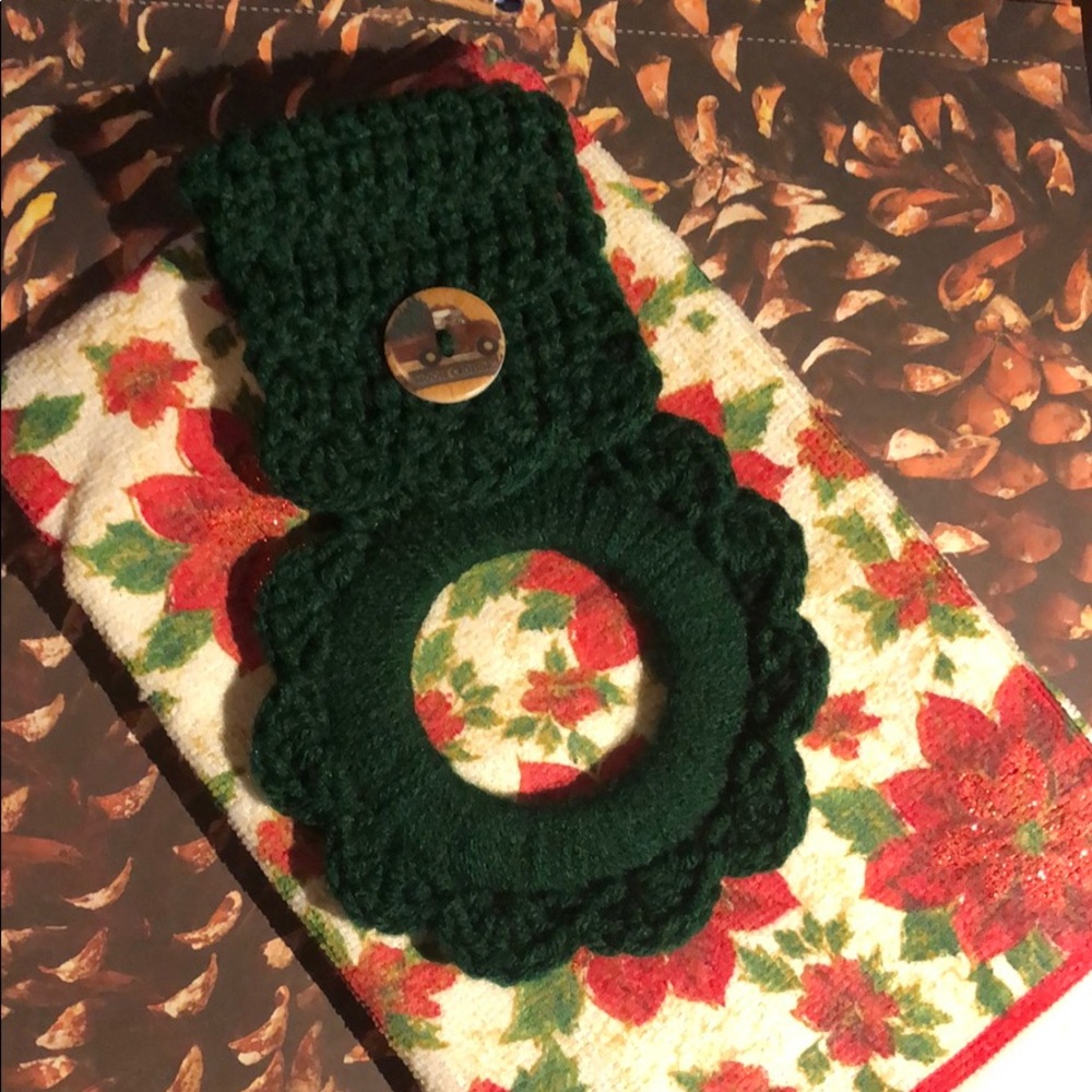 Kitchen towel and hanger set